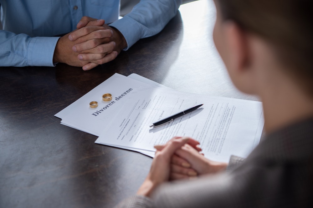 Les effets psychologiques du divorce : comprendre et surmonter les conséquences