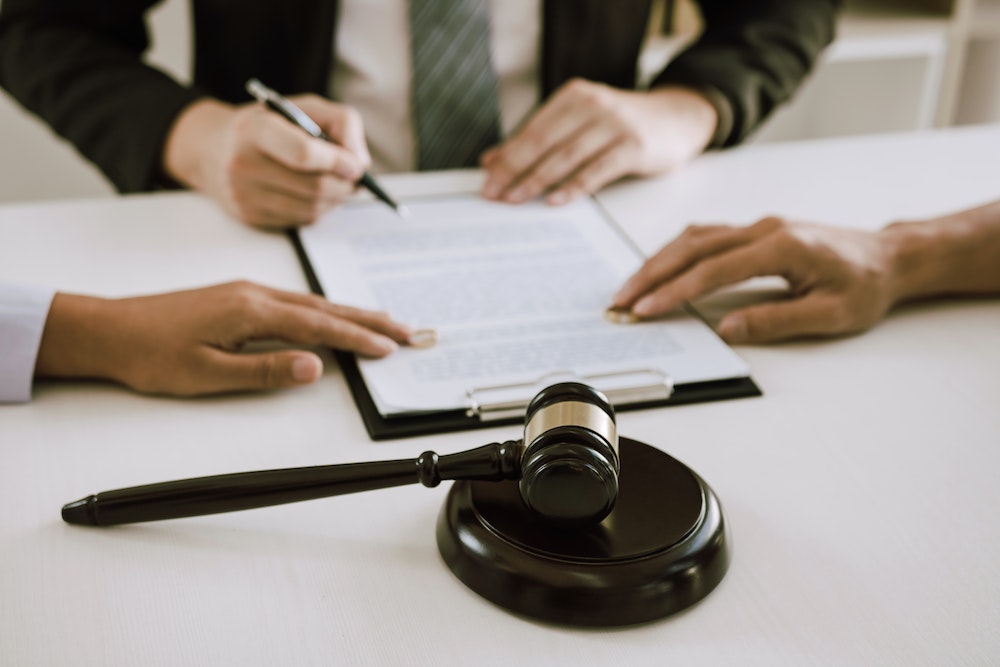Divorce Sans Avocat: Comment Naviguer Seul dans le Processus de Divorce
