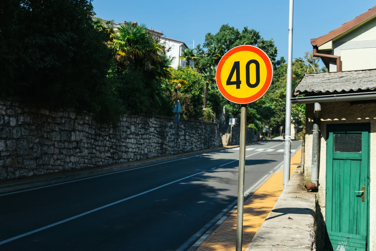Infractions de vitesse : Tout ce que vous devez savoir pour vous défendre